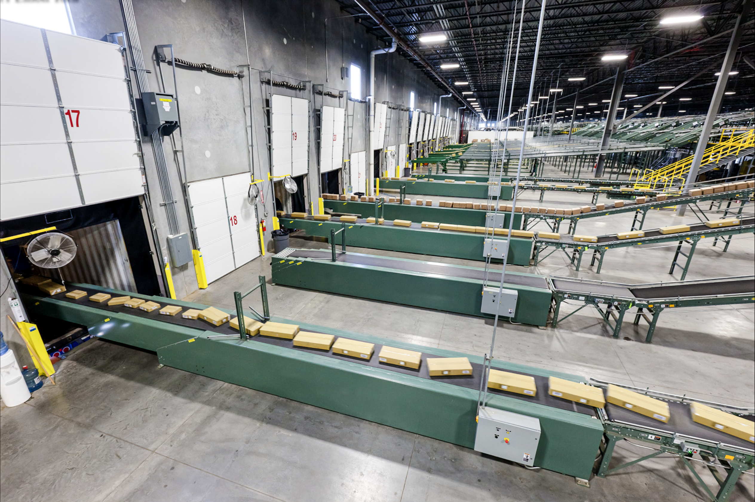 Using Conveyors for Loading and Unloading Trucks & Containers